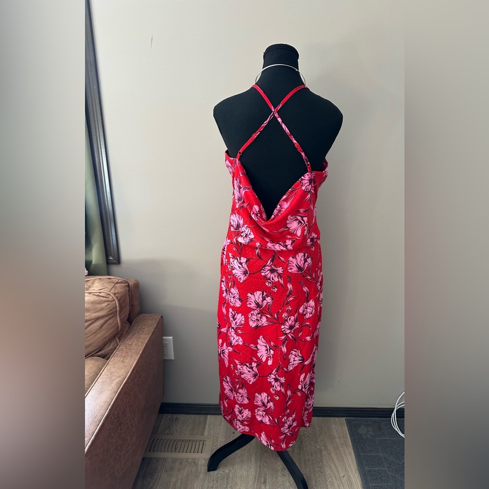 Band Of The Free. Elegant Backless Red Floral Dress
